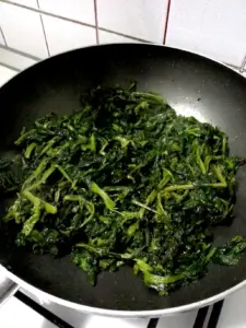 Friarielli napoletani saltati in padella con aglio e olio extravergine